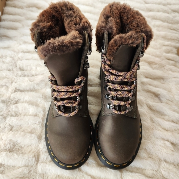 New NIB Doc Martens Women's size 5 Brown 1460 Serena Collar Winter Boots Kids 3 - Picture 7 of 7